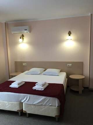 Гостиница Амалия Адлер Стандартный двухместный номер с 1 кроватью или 2 отдельными кроватями и балконом-1